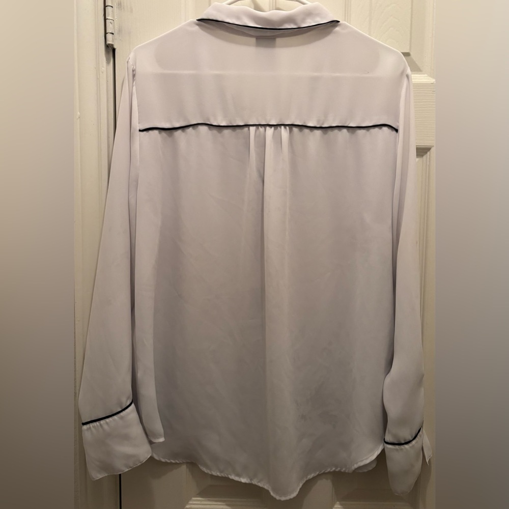 Worthington Brand White Button Down Shirt with Black Trim - Picture 4 of 6